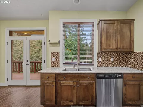 Kitchen - 39576 Trillium St, Sandy, OR 97055 photo 3 of 3