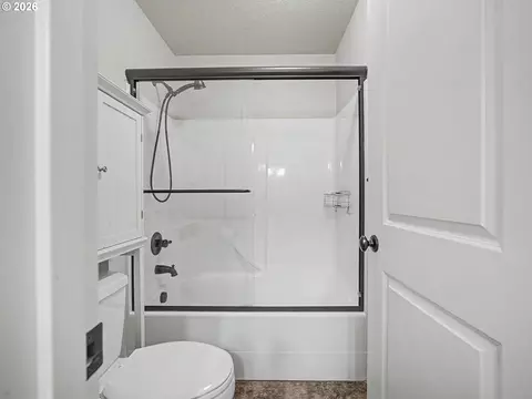 Bath - 39576 Trillium St, Sandy, OR 97055 photo 7 of 7