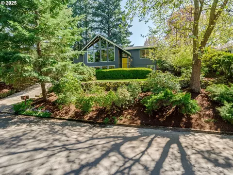 2490 SW Scenic Dr, Portland, OR 97225