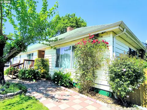 123 1st St, Dillard, OR 97432