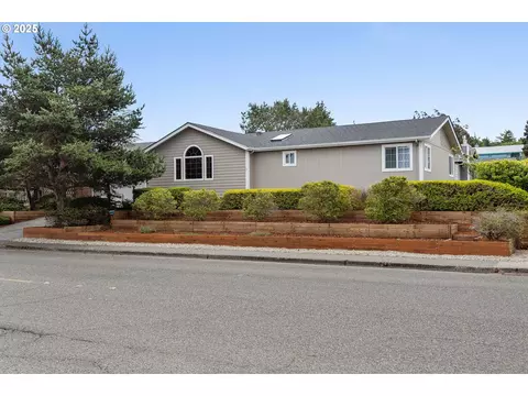 3095 Virginia Ave, North Bend, OR 97459