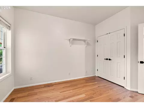 Bedroom - 39141 Easton Ln, Springfield, OR 97478 photo 2 of 6