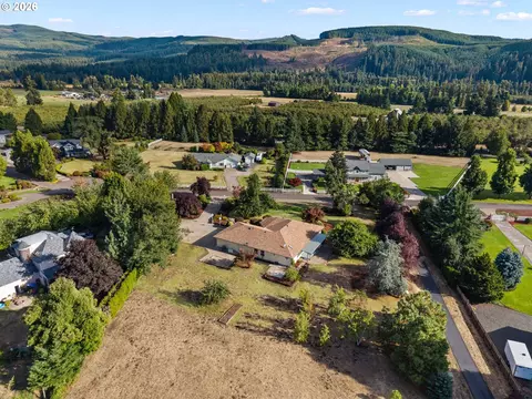 View/Area - 39141 Easton Ln, Springfield, OR 97478 photo 3 of 5