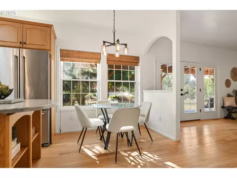 Dining - 39141 Easton Ln, Springfield, OR 97478 photo 3 of 4