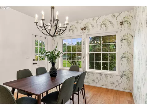 Dining - 39141 Easton Ln, Springfield, OR 97478 photo 1 of 4