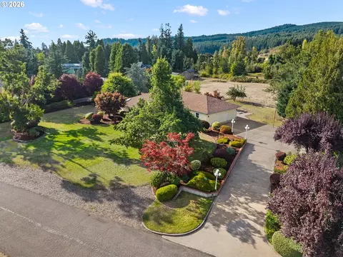 View/Area - 39141 Easton Ln, Springfield, OR 97478 photo 4 of 5