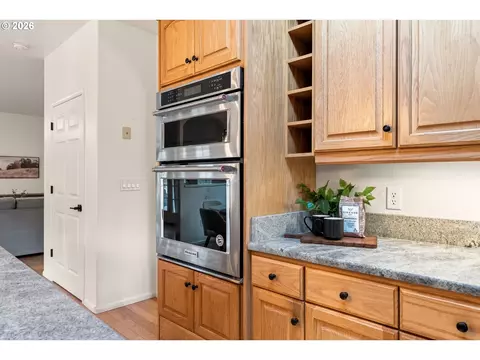 Kitchen - 39141 Easton Ln, Springfield, OR 97478 photo 3 of 3