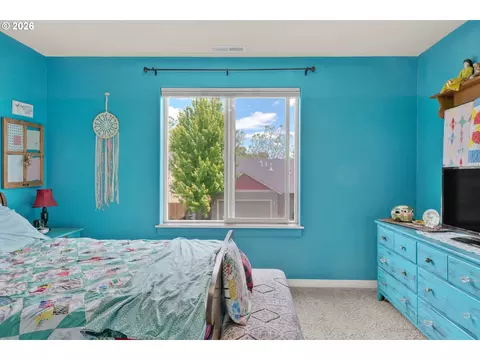 Bedroom - 518 Raber Rd, Eugene, OR 97402 photo 3 of 5