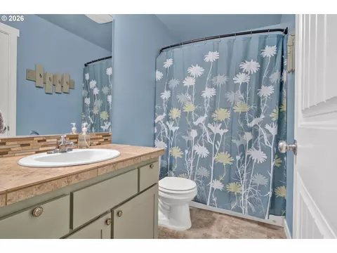 Bath - 518 Raber Rd, Eugene, OR 97402 photo 5 of 6