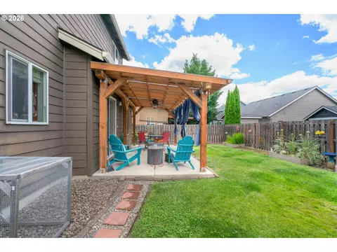 Exterior - 518 Raber Rd, Eugene, OR 97402 photo 7 of 9