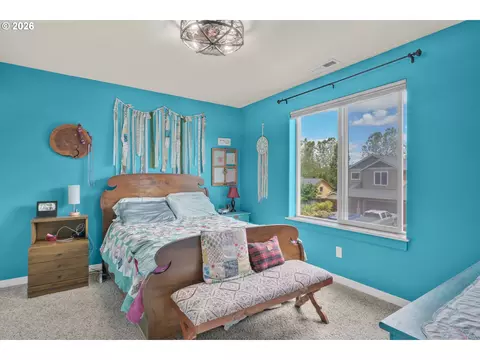Bedroom - 518 Raber Rd, Eugene, OR 97402 photo 1 of 5