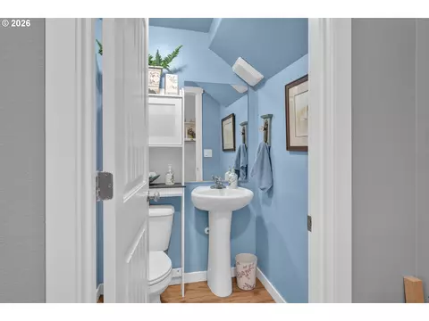 Bath - 518 Raber Rd, Eugene, OR 97402 photo 1 of 6