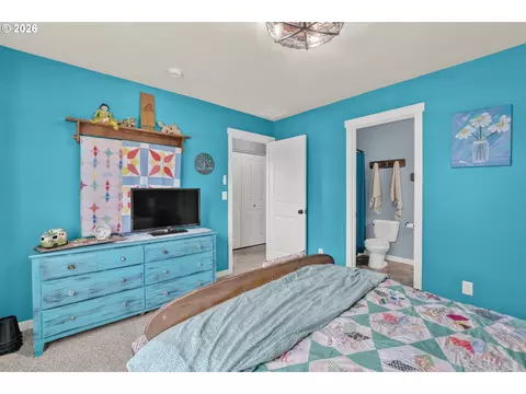 Bedroom - 518 Raber Rd, Eugene, OR 97402 photo 2 of 5