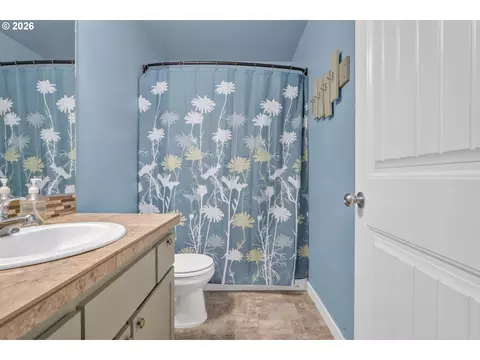 Bath - 518 Raber Rd, Eugene, OR 97402 photo 6 of 6