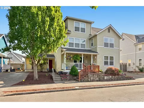 512 NE Roselawn St, Portland, OR 97211
