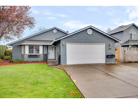 1057 S Pine St, Canby, OR 97013