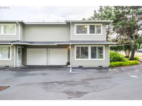 1725 NW 22nd St, Lincoln City, OR 97367