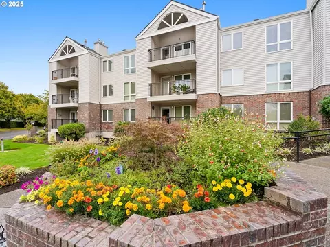 15510 NE Knott St #25, Portland, OR 97230