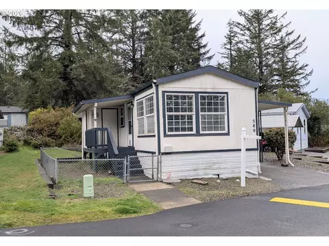 580 Shorepines Pl, Coos Bay, OR 97420