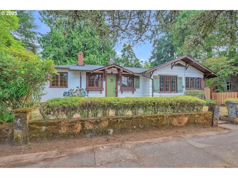 9048 SE Yamhill St, Portland, OR 97216