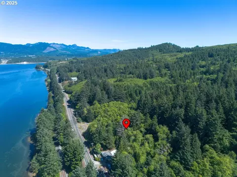 12 N Bayview Blvd, Rockaway Beach, OR 97136