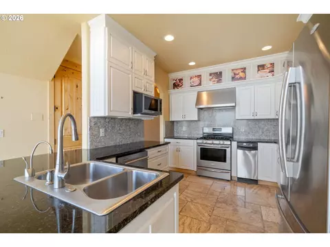Kitchen - 367 Longview Loop, Rockaway Beach, OR 97136 photo 1 of 5