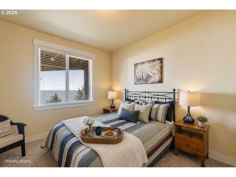 Bedroom - 367 Longview Loop, Rockaway Beach, OR 97136 photo 2 of 4