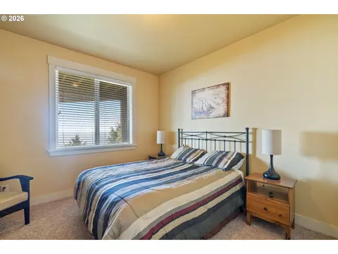 Bedroom - 367 Longview Loop, Rockaway Beach, OR 97136 photo 3 of 4