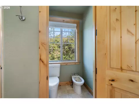 Bath - 367 Longview Loop, Rockaway Beach, OR 97136 photo 3 of 6