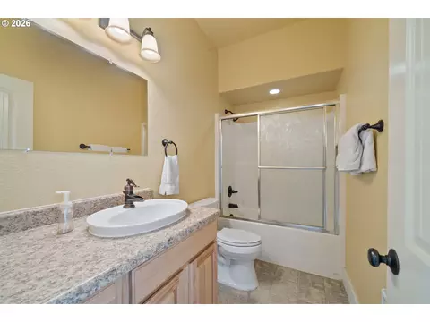 Bath - 367 Longview Loop, Rockaway Beach, OR 97136 photo 4 of 6