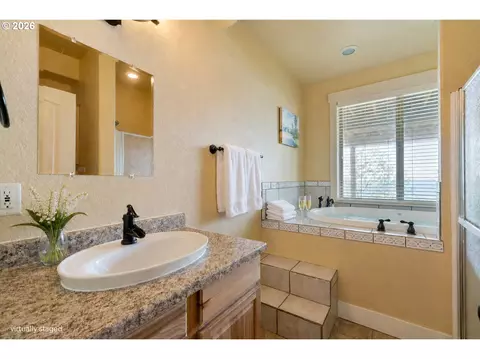 Bath - 367 Longview Loop, Rockaway Beach, OR 97136 photo 5 of 6