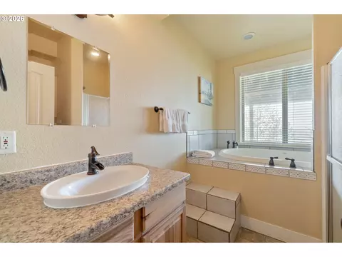 Bath - 367 Longview Loop, Rockaway Beach, OR 97136 photo 6 of 6