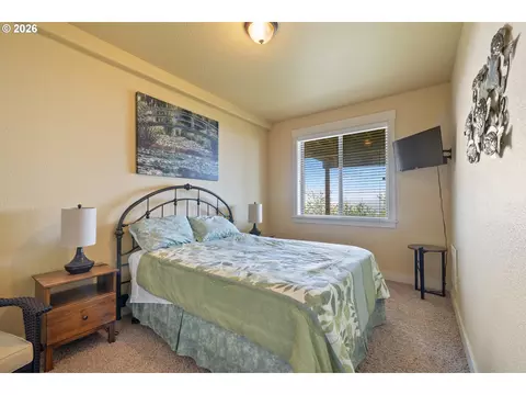 Bedroom - 367 Longview Loop, Rockaway Beach, OR 97136 photo 4 of 4
