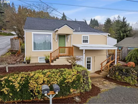 210 NE 7th St, Clatskanie, OR 97016