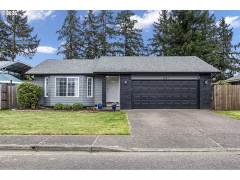 1891 Clark Ave, Cottage Grove, OR 97424