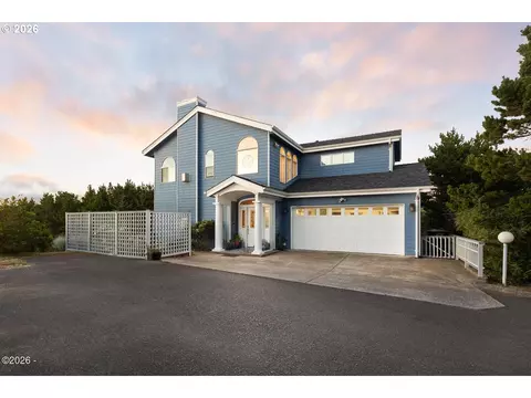 1720 NW Pacific St, Newport, OR 97365