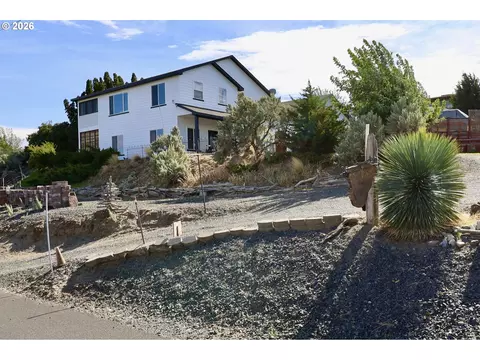33950 Hilltop Dr, Hermiston, OR 97838