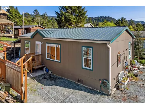 936 S Beacon St, Rockaway Beach, OR 97136