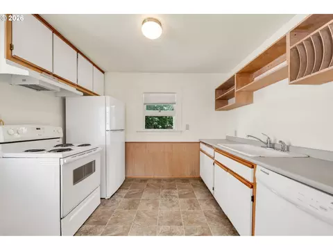 Kitchen - 2025 Devos St, Eugene, OR 97402 photo 1 of 4