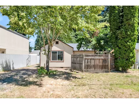 2025 Devos St, Eugene, OR 97402