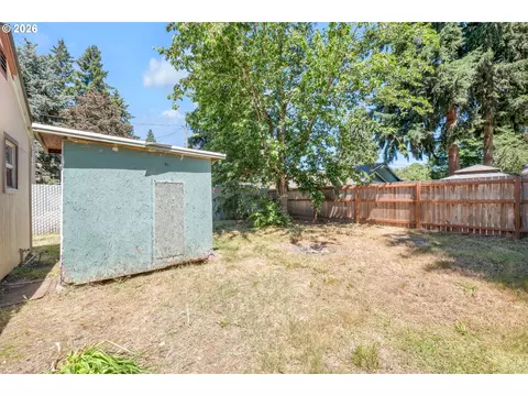 Exterior - 2025 Devos St, Eugene, OR 97402 photo 9 of 9