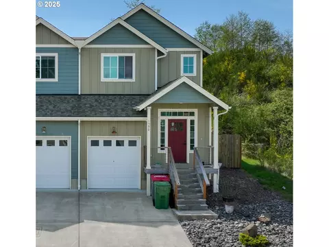 1590 SE Honeysuckle Loop, Warrenton, OR 97146