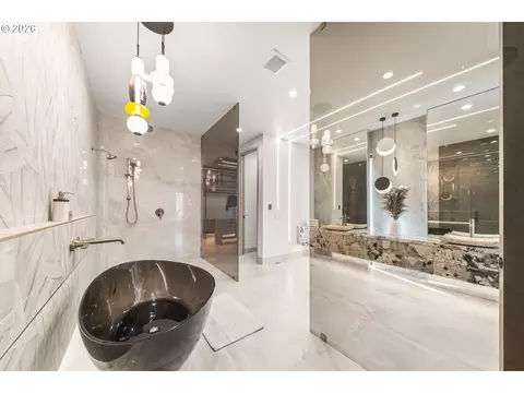 Bath - 4599 NW 71st Ave, Camas, WA 98607 photo 5 of 10