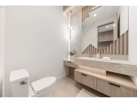 Bath - 4599 NW 71st Ave, Camas, WA 98607 photo 1 of 10