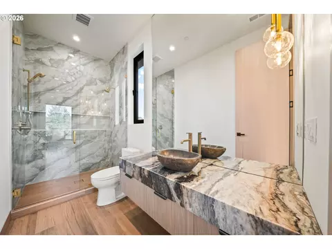 Bath - 4599 NW 71st Ave, Camas, WA 98607 photo 8 of 10
