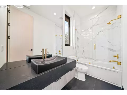 Bath - 4599 NW 71st Ave, Camas, WA 98607 photo 7 of 10