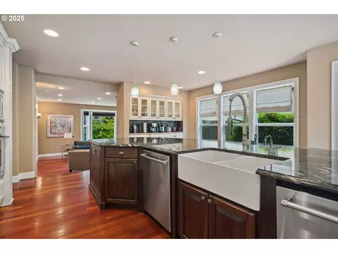 Kitchen - 4906 NW Highpoint Dr, Camas, WA 98607 photo 4 of 4