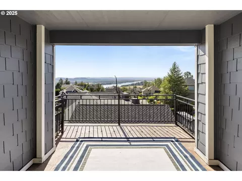 Exterior - 4906 NW Highpoint Dr, Camas, WA 98607 photo 3 of 8