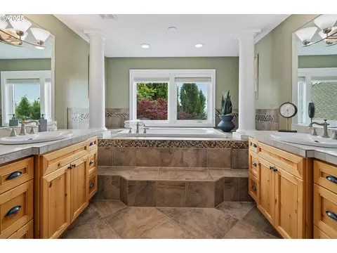 Bath - 4906 NW Highpoint Dr, Camas, WA 98607 photo 3 of 3