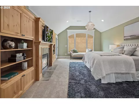 Bedroom - 4906 NW Highpoint Dr, Camas, WA 98607 photo 2 of 5
